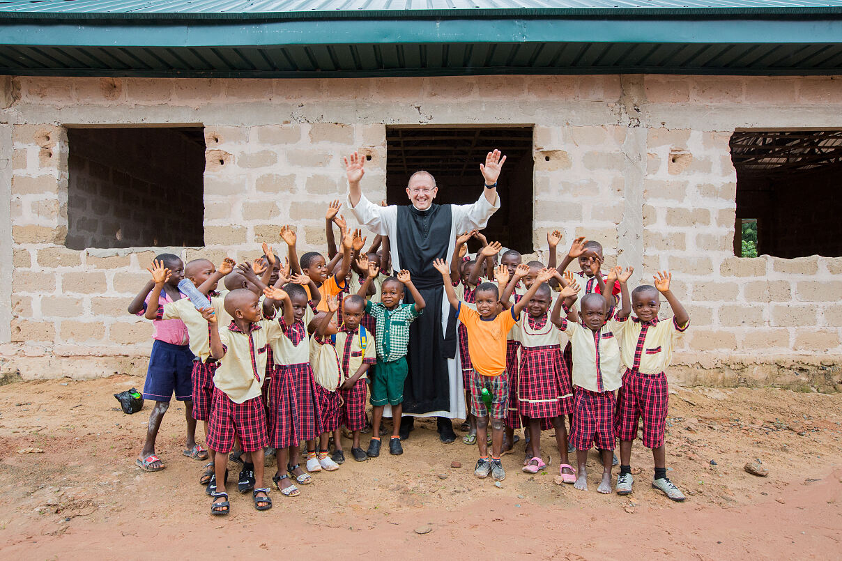 Missio-Nationaldirektor Pater Karl Wallner in Afrika