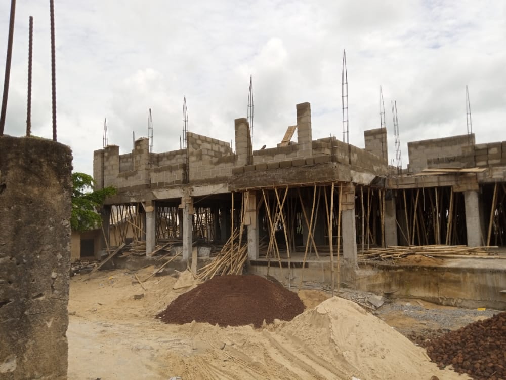 Das Rex Universorum-Krankenhaus im Aufbau