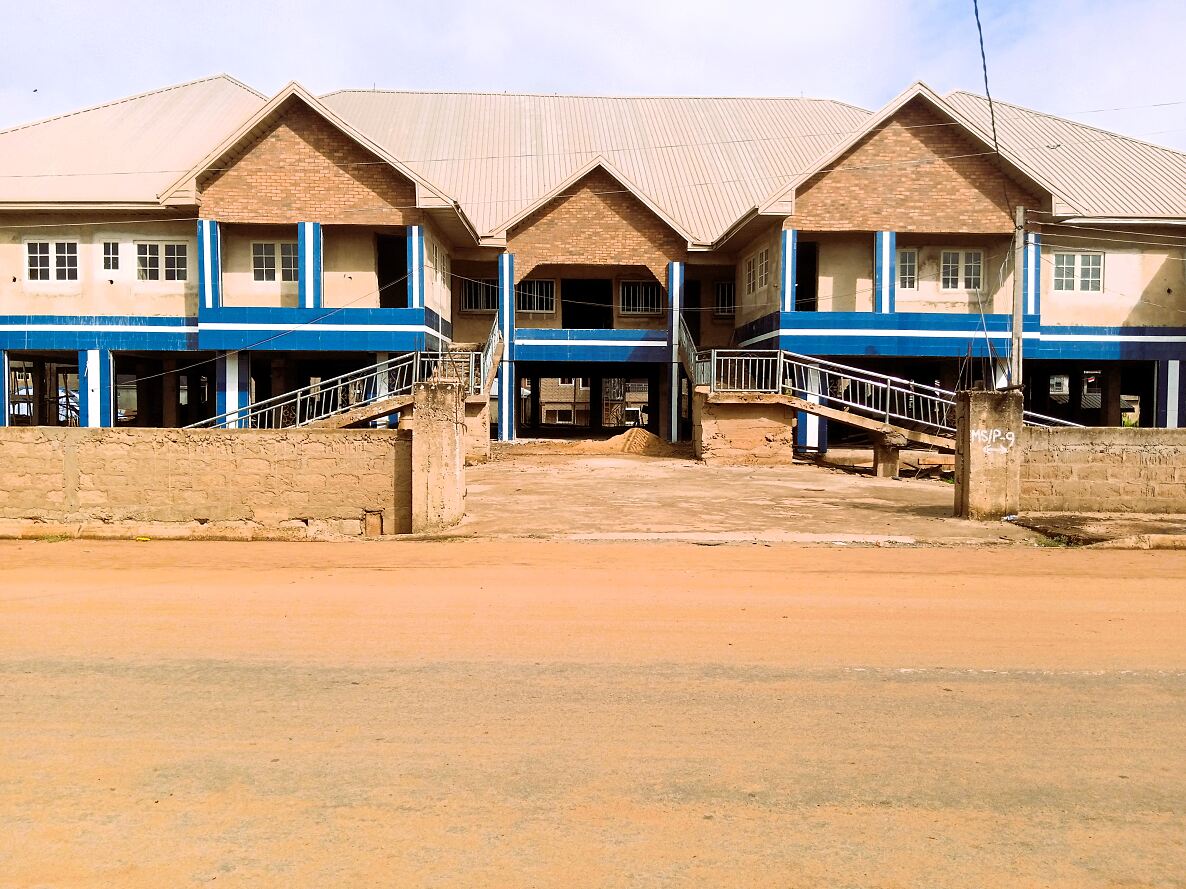 Das Rex Universorum-Krankenhaus im Aufbau