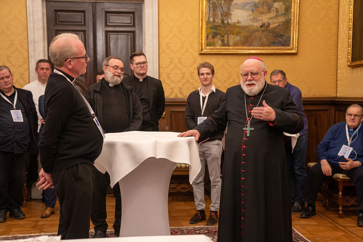 Austausch mit dem apostolischen Nuntius Pedro López Quintana