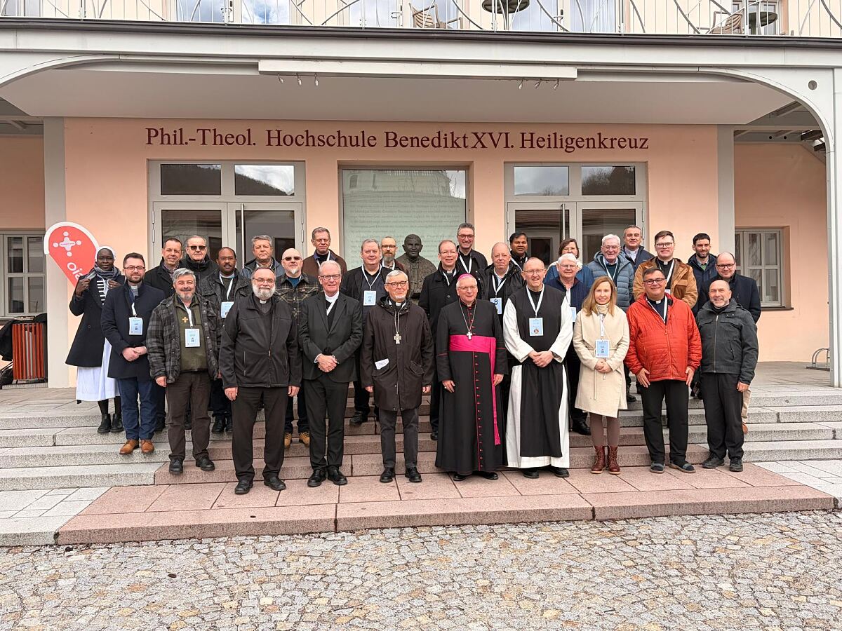 Die europäischen Missio-Nationaldirektoren mit Bischof  Werner Freistetter