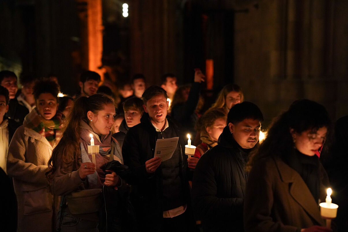 Der Young Mission Praise bringt vier Mal im Jahr junge Menschen in den Stephansdom zum gemeinschaftlichen Gebet