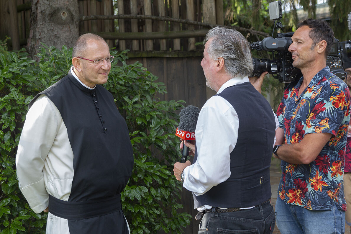 In der Presse immer eine gefragte Stimme: Pater Karl spricht über Weltmission