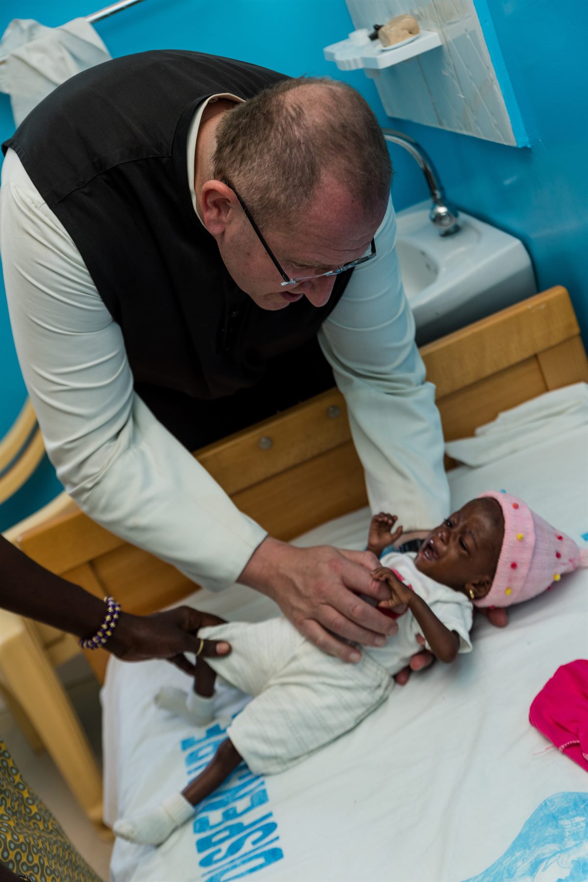 Pater Karl Wallner in einer Gesundheitsstation im Senegal_1