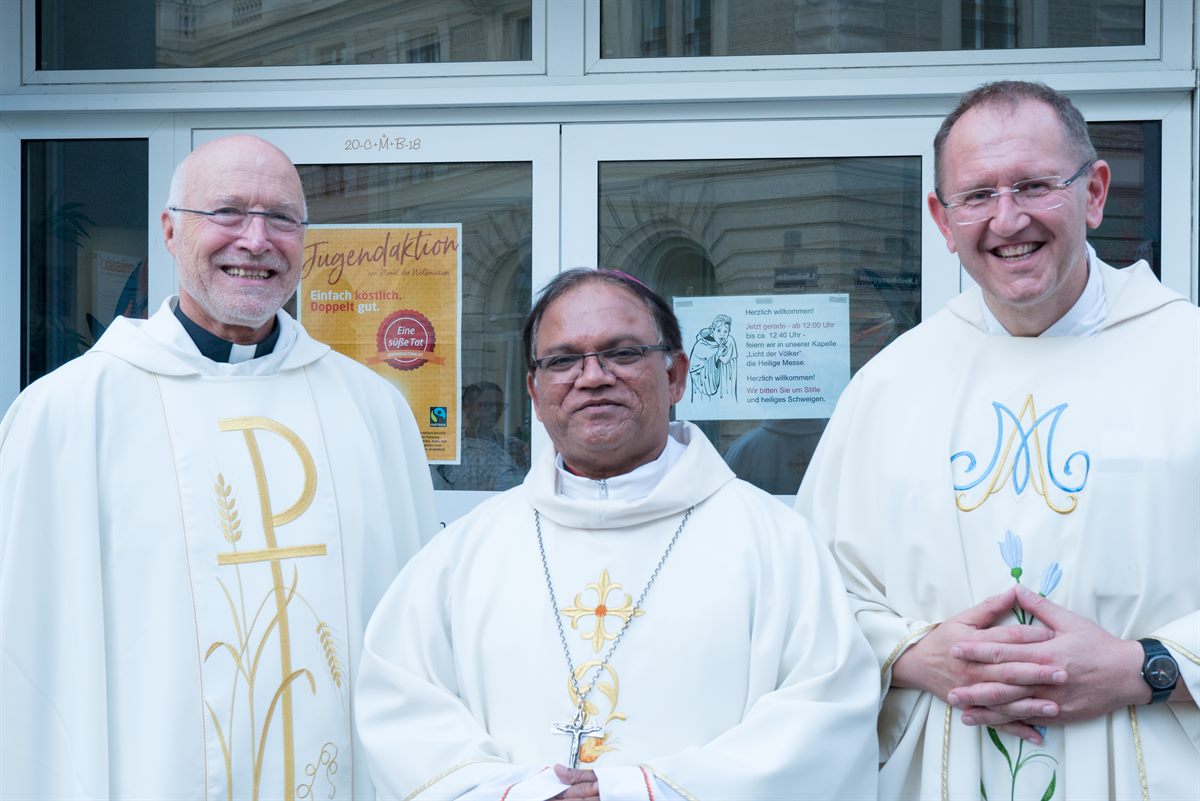 Ehemaliger Missio-Nationaldirektor Pater Leo Maasburg, Bischof Samson Shukardin, Missio-Nationaldirektor Pater Karl Wallner (von links)