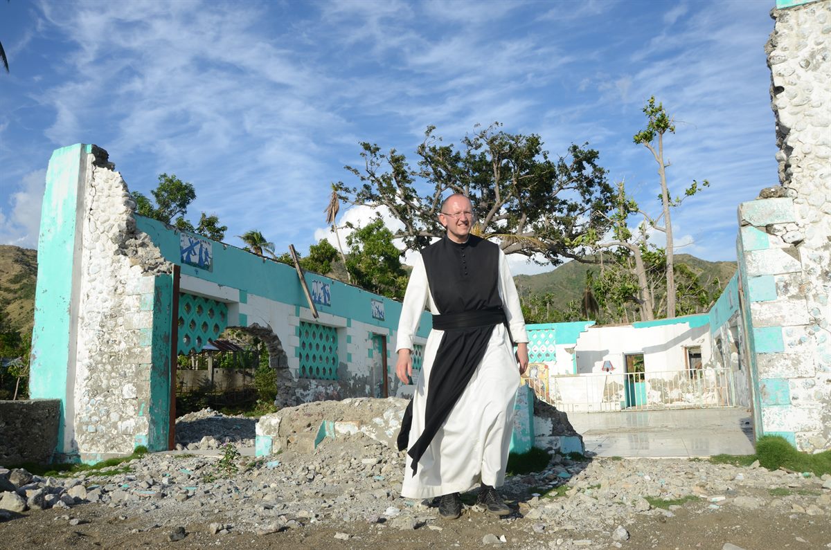 Missio-Nationaldirektor Pater Karl Wallner bei einem Besuch auf Haiti