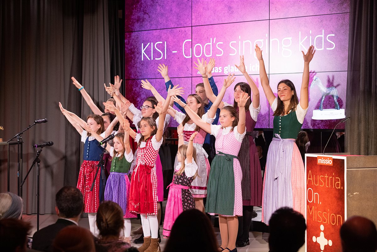KISI - Gods singing kids