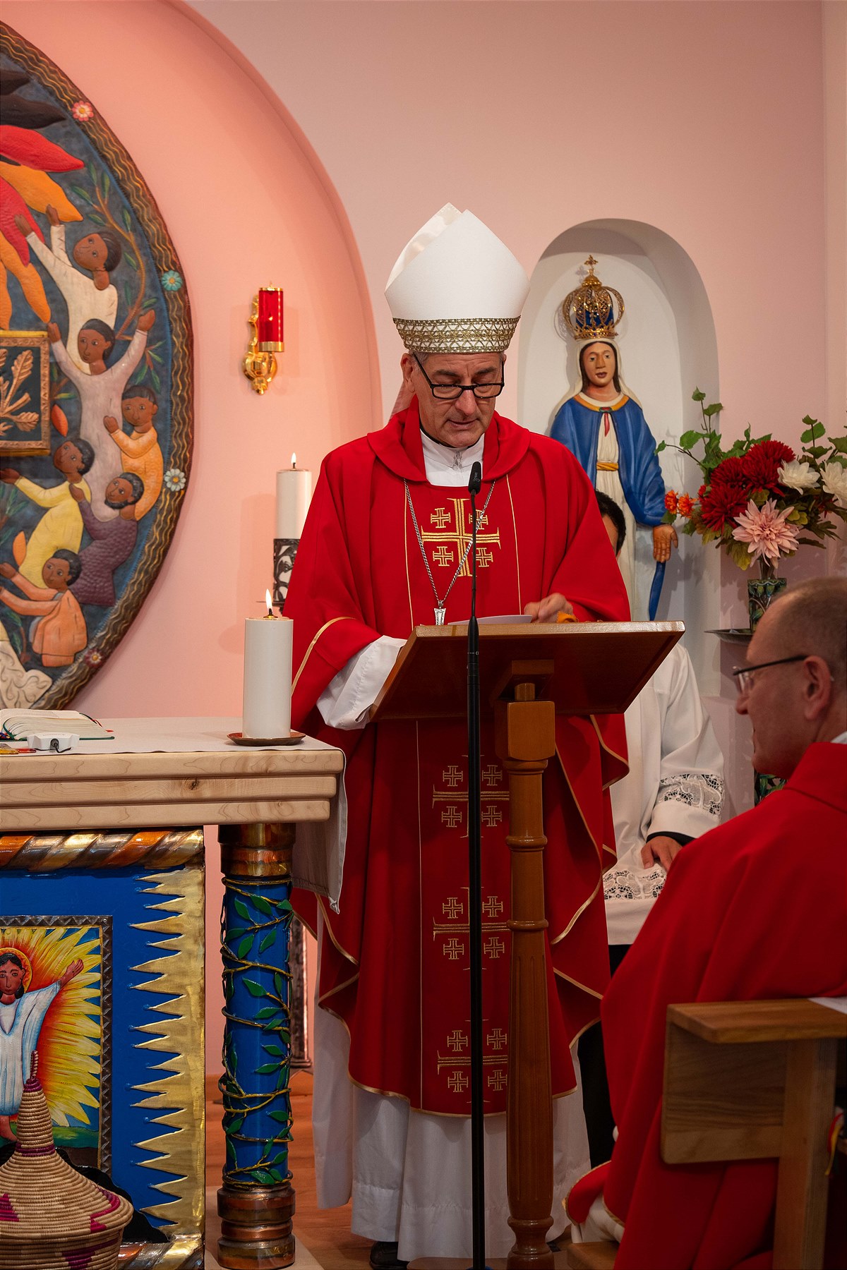 Der Präsident der Päpstlichen Missionswerke Erzbischof Giovanni Pietro Dal Toso bei der Predigt