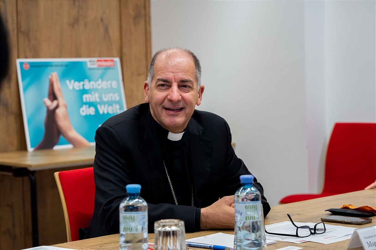 Der Präsident der Päpstlichen Missionswerke Erzbischof Giovanni Pietro Dal Toso im Arbeitsgespräch mit Missio Österreich