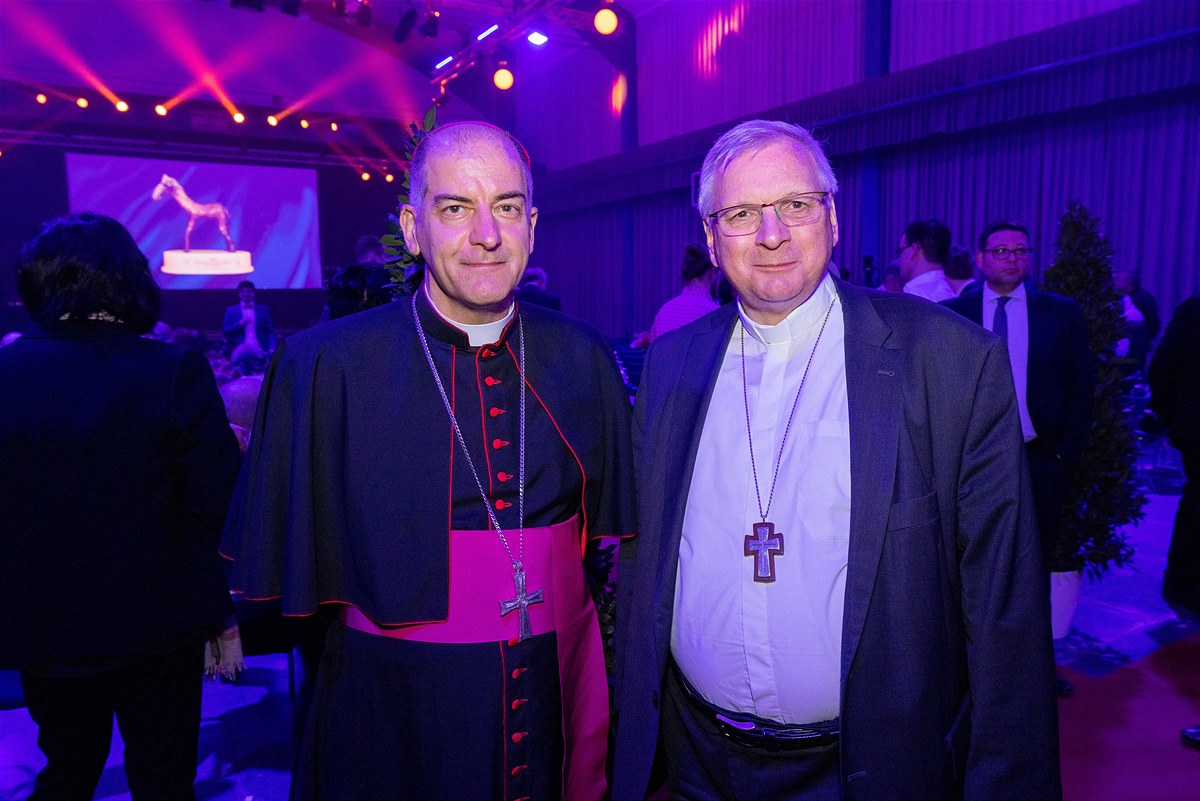 Kurienerzbischof Giampietro Dal Toso (Präsident der Päpstlichen Missionswerke) mit Bischof Werner Freistetter (Referatsbischof für Mission und Entwicklung)