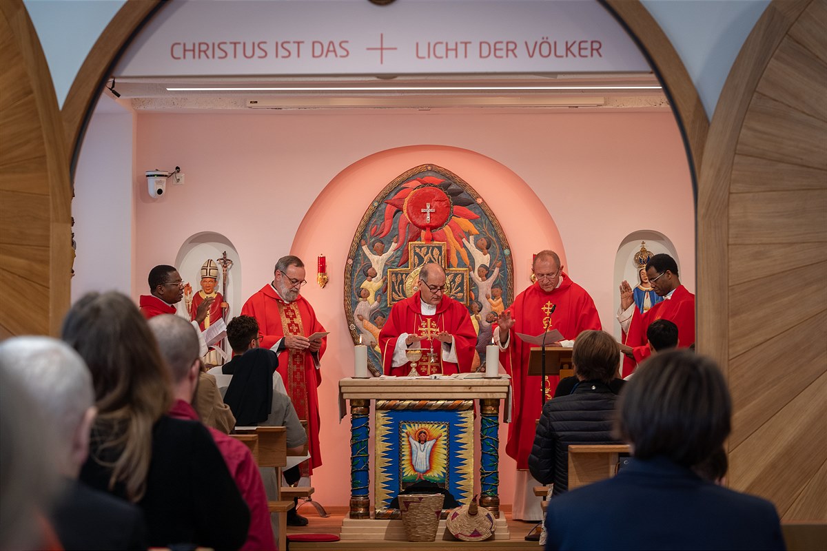 Erzbischof Giampietro Dal Toso feiert mit Missio-Nationaldirektor Pater Karl und den Generalsekretären aus Rom die Heilige Messe in der Licht der Völker Kapelle von Missio Österreich