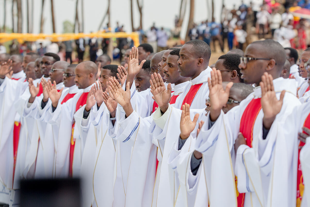 Eine Priesterweihe in Ruanda