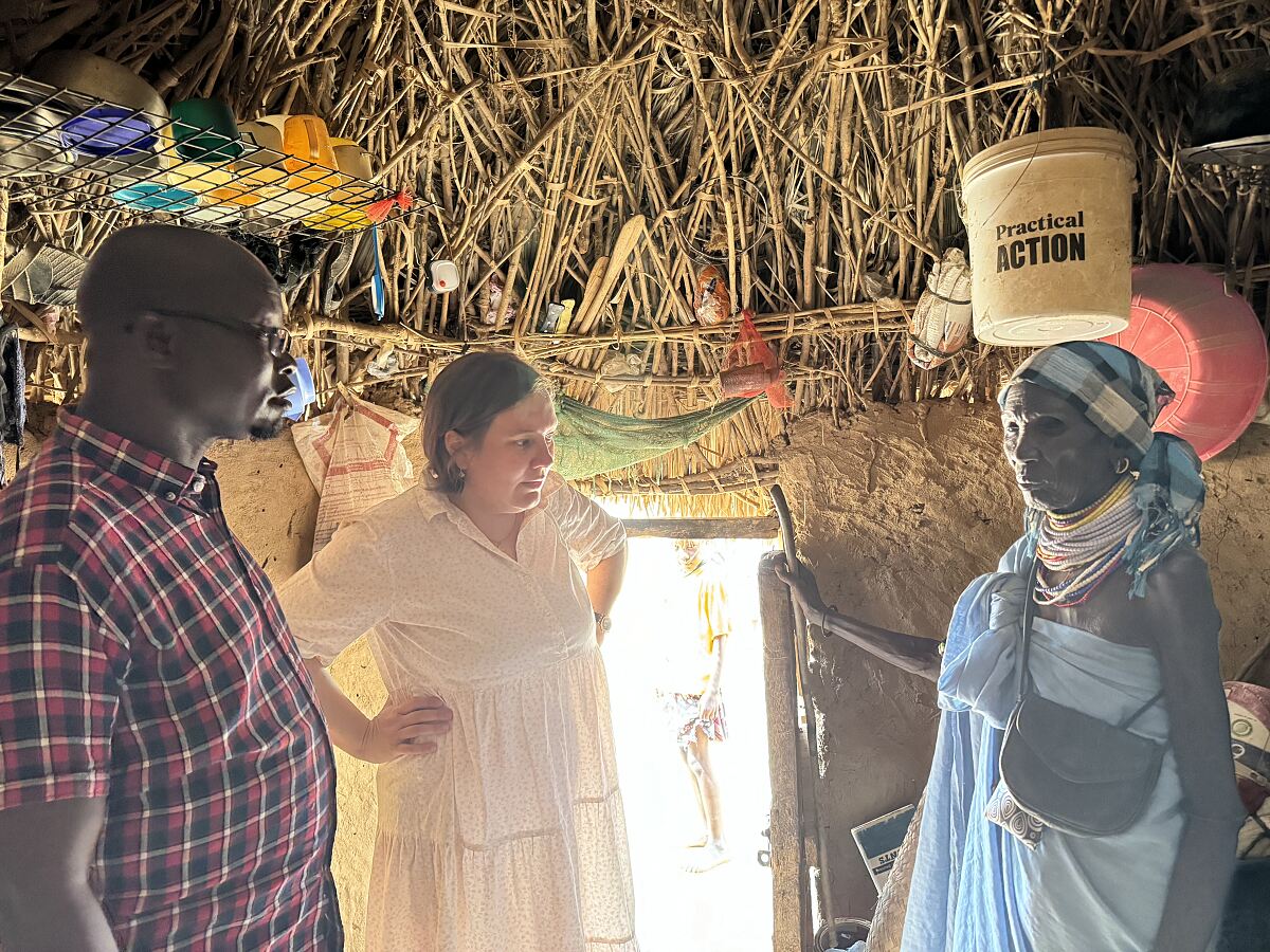 Missio-Mitarbeiterin Anne Fleck besucht die Betroffenen vor Ort in Kenia