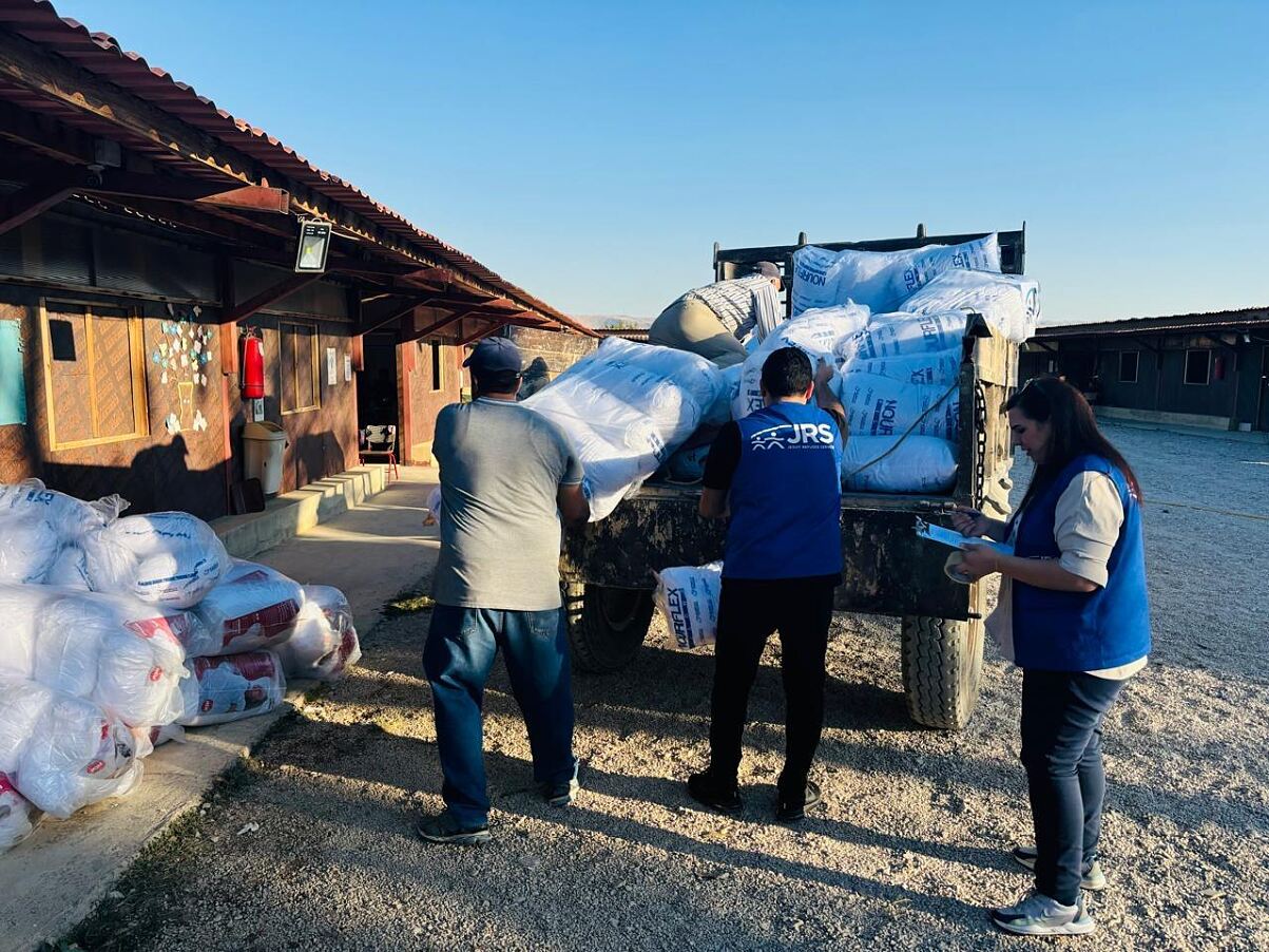 Versorgung mit Lebensmittelpaketen für notleidende Menschen im Libanon