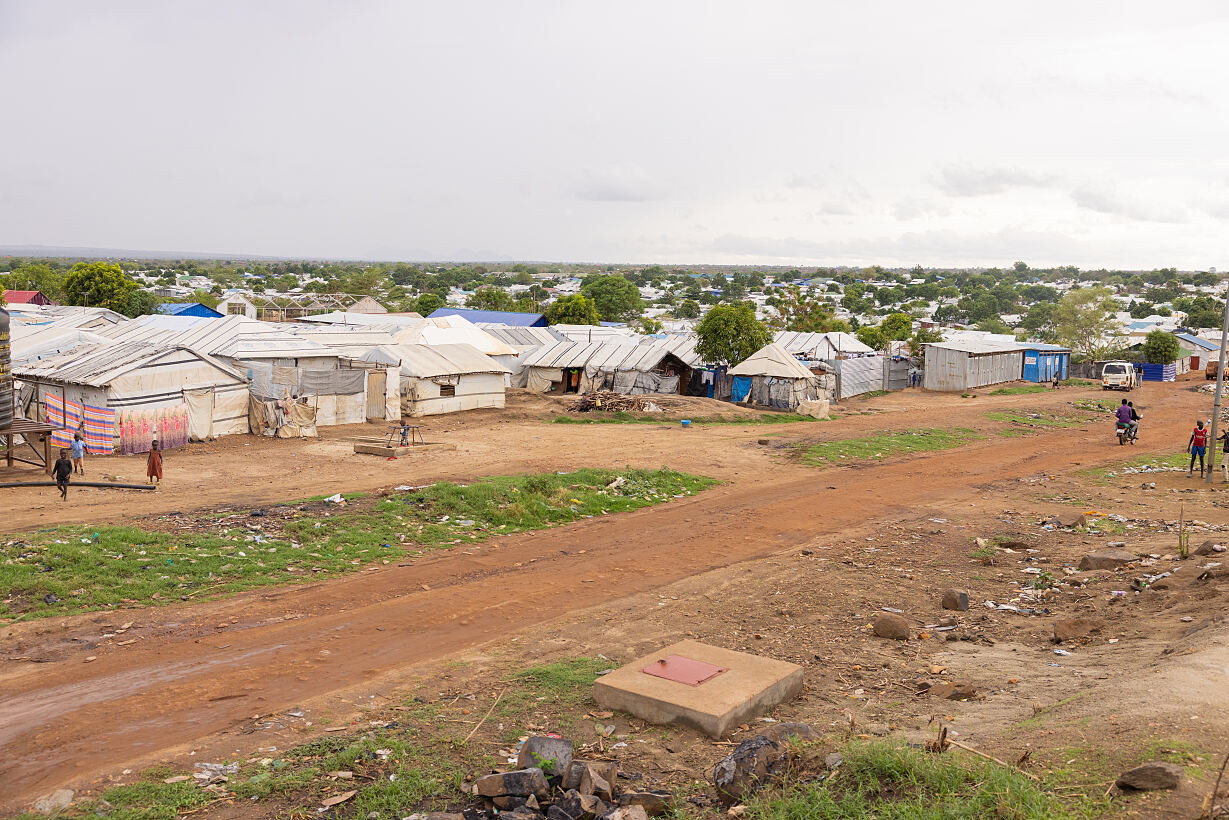 Größte Armut herrscht in den zusammengepferchten Hütten am Friedhof von Juba